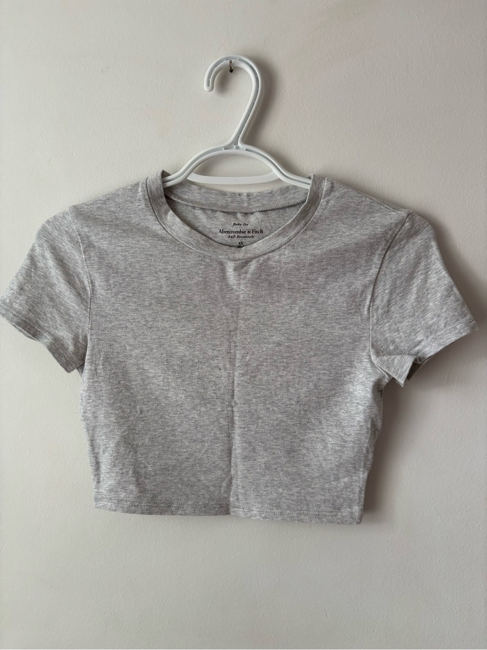 Abercrombie Essential Ultra Cropped Baby Tee